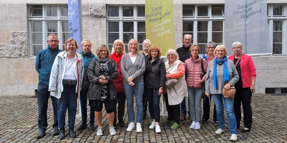 Gruppenbild der Seniorenstudierenden in Berlin