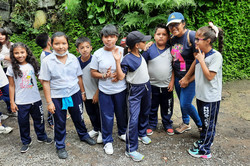 Eine Gruppe von Schulkindern aus El-Salvador