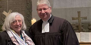 Gemeinsames Bild von Karin Ostroga und Pfarrer Joachim Zierke